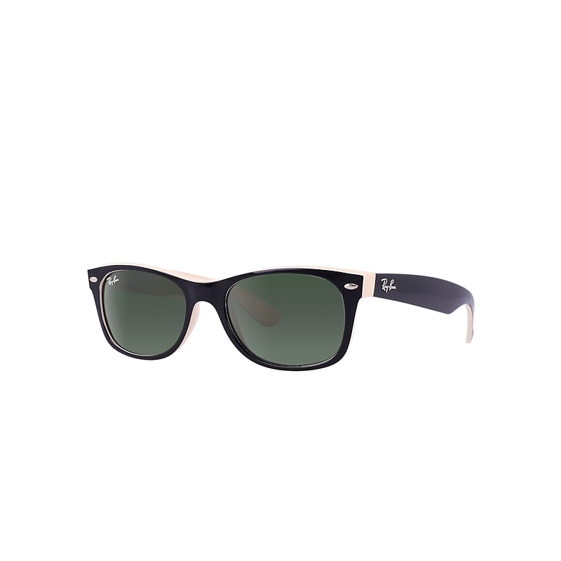 Óculos de Sol Ray-Ban estilo wayfarer.