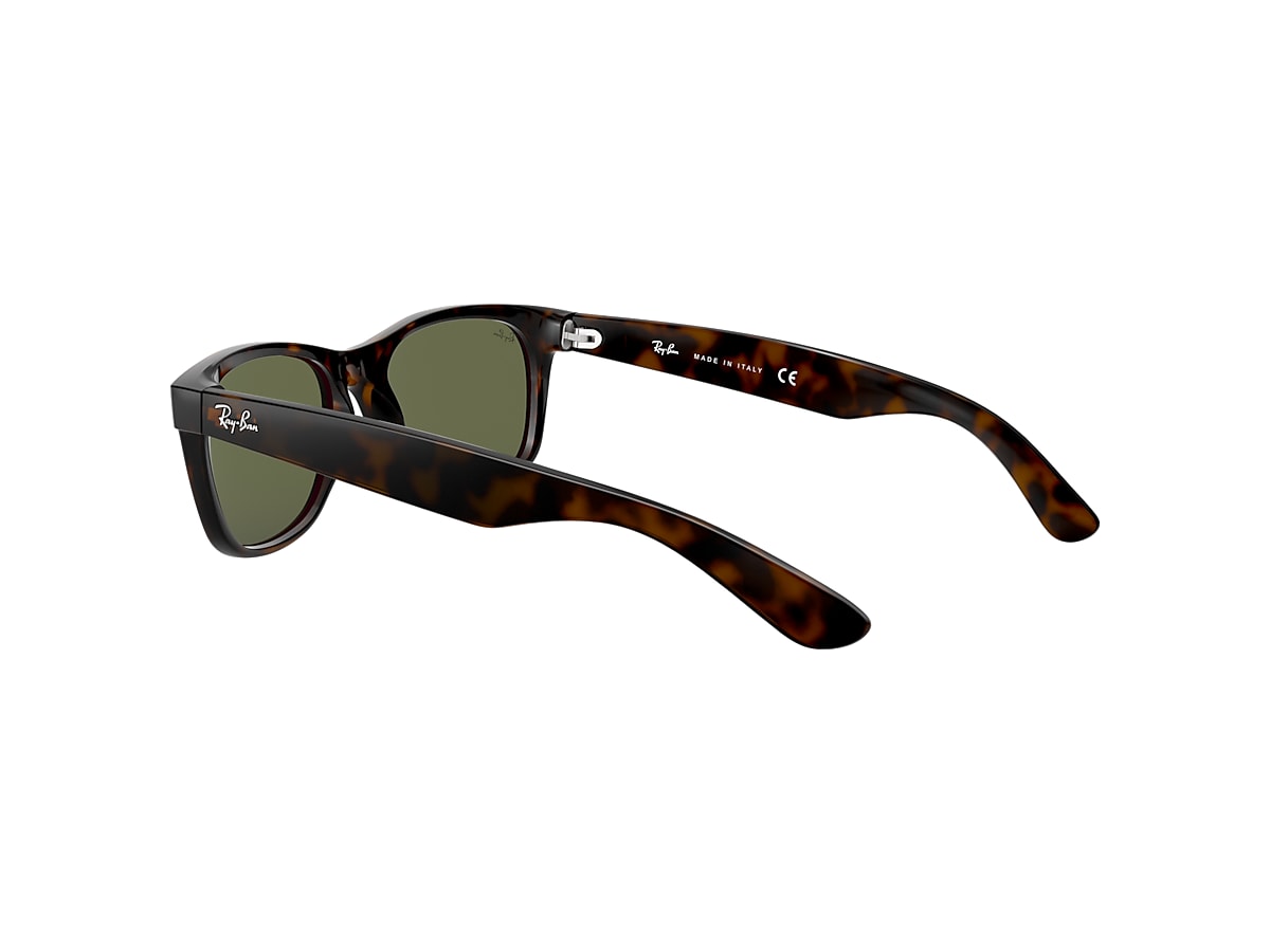 Periódico vagón lápiz NEW WAYFARER CLASSIC Sunglasses in Tortoise and Green - RB2132 | Ray-Ban® US