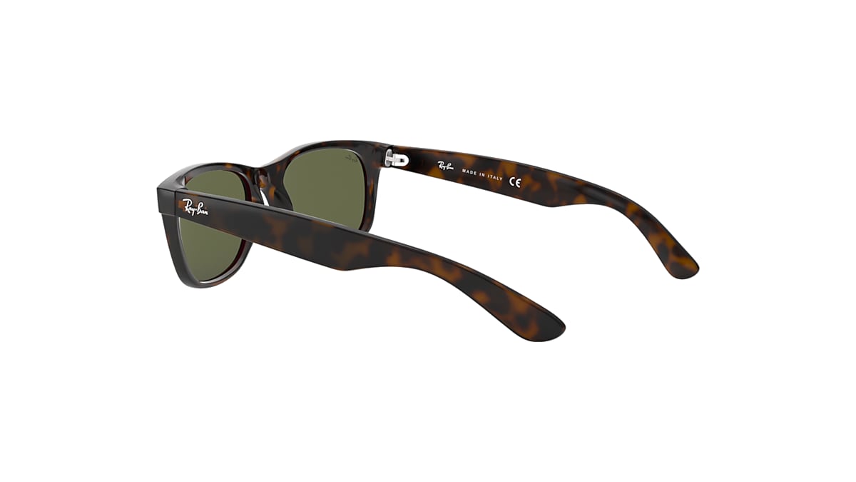 Ray-Ban New Wayfarer Classic Sunglasses Tortoise Frame Green Lenses 55-18