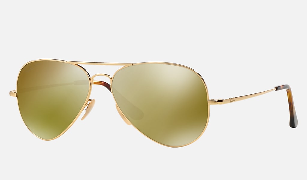 Aviator Ultra Sunglasses in Gold and Gold | Ray-Ban®