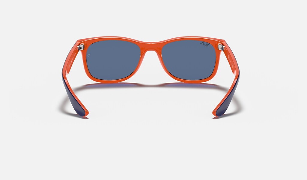 maak een foto Typisch Wederzijds New Wayfarer Kids Sunglasses in Blue On Orange and Dark Blue | Ray-Ban®