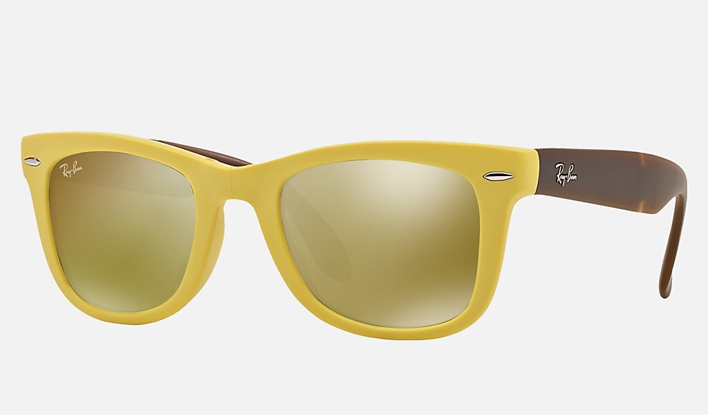 Wayfarer Folding Flash Lenses Sunglasses in Yellow and Yellow | Ray-Ban®