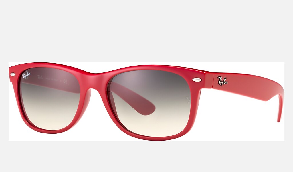 New Wayfarer Color Splash Sunglasses in Red and Light Grey | Ray-Ban®