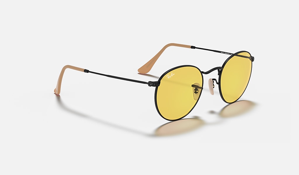Round Washed Evolve Sunglasses in Black and Yellow Photochromic | Ray-Ban®