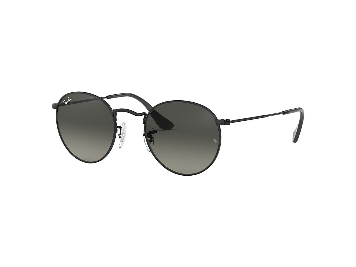 Cumplimiento a 鍔 su ROUND FLAT LENSES Sunglasses in Black and Grey - RB3447N | Ray-Ban® US