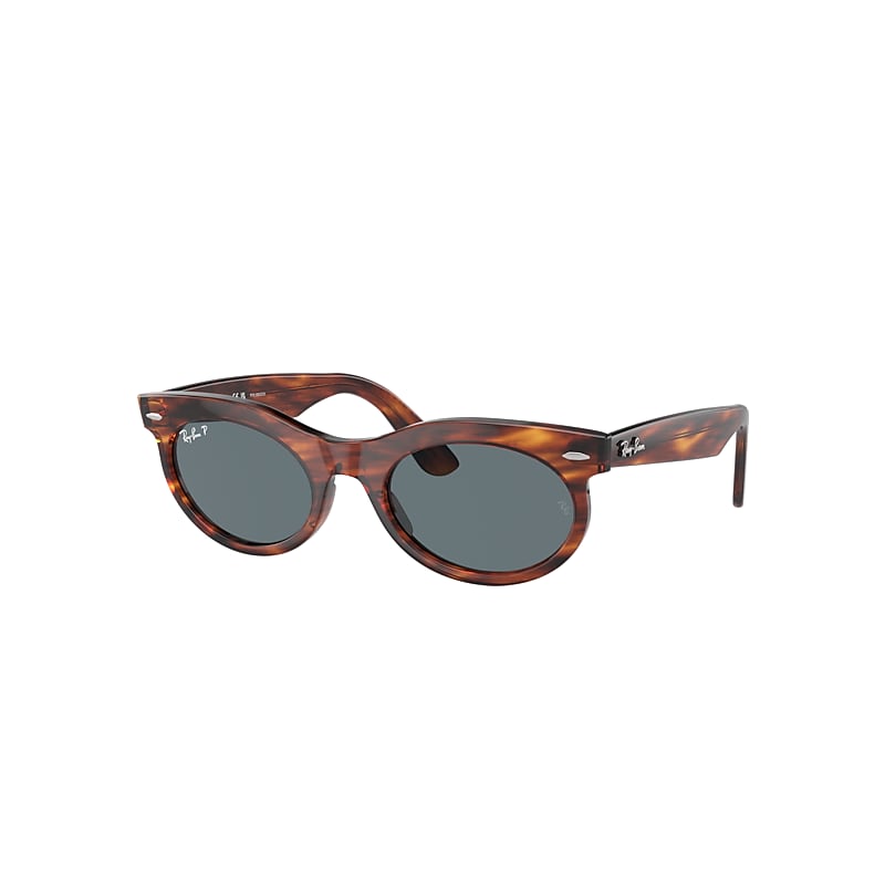 Óculos de Sol Ray-Ban estilo wayfarer.