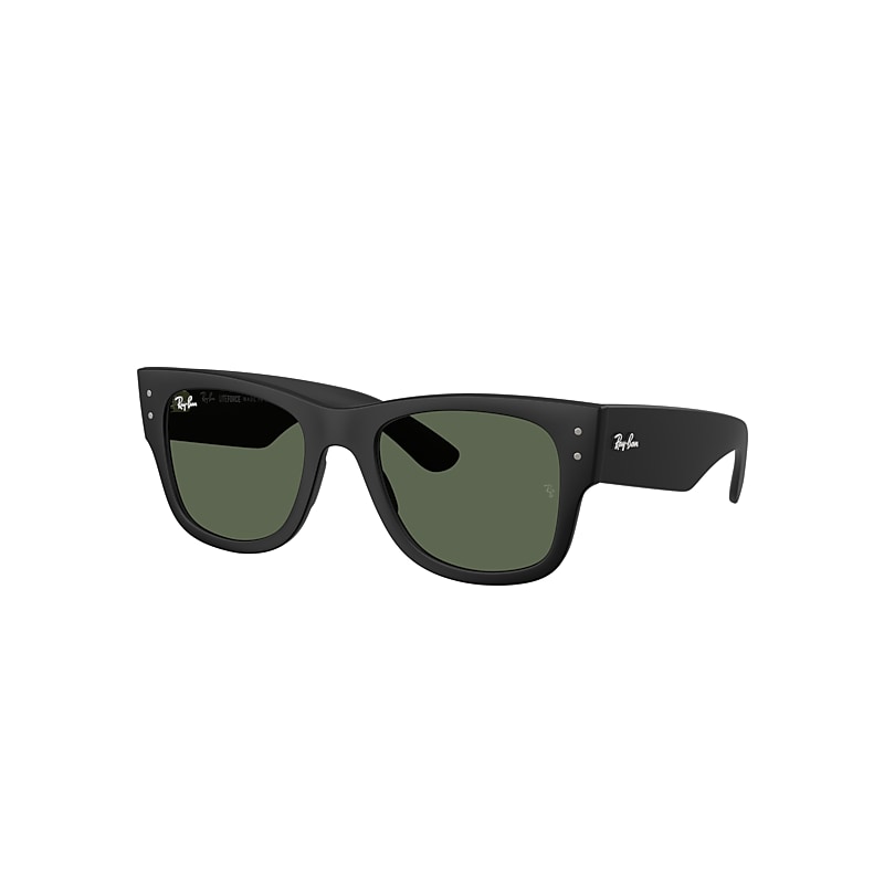 Óculos de Sol Ray-Ban estilo wayfarer.