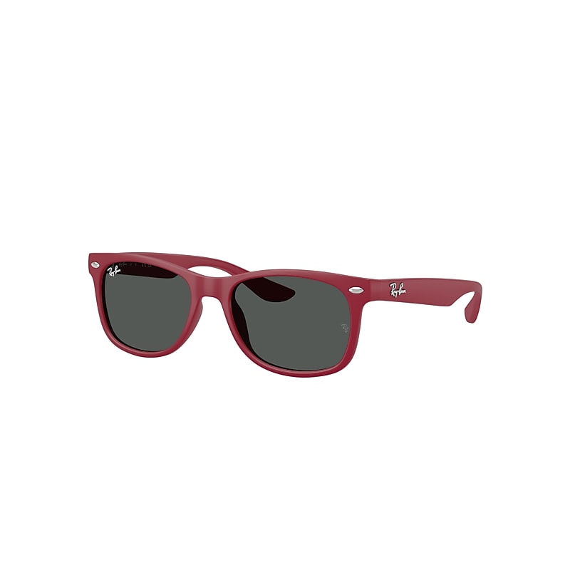 Óculos de Sol Ray-Ban estilo wayfarer.