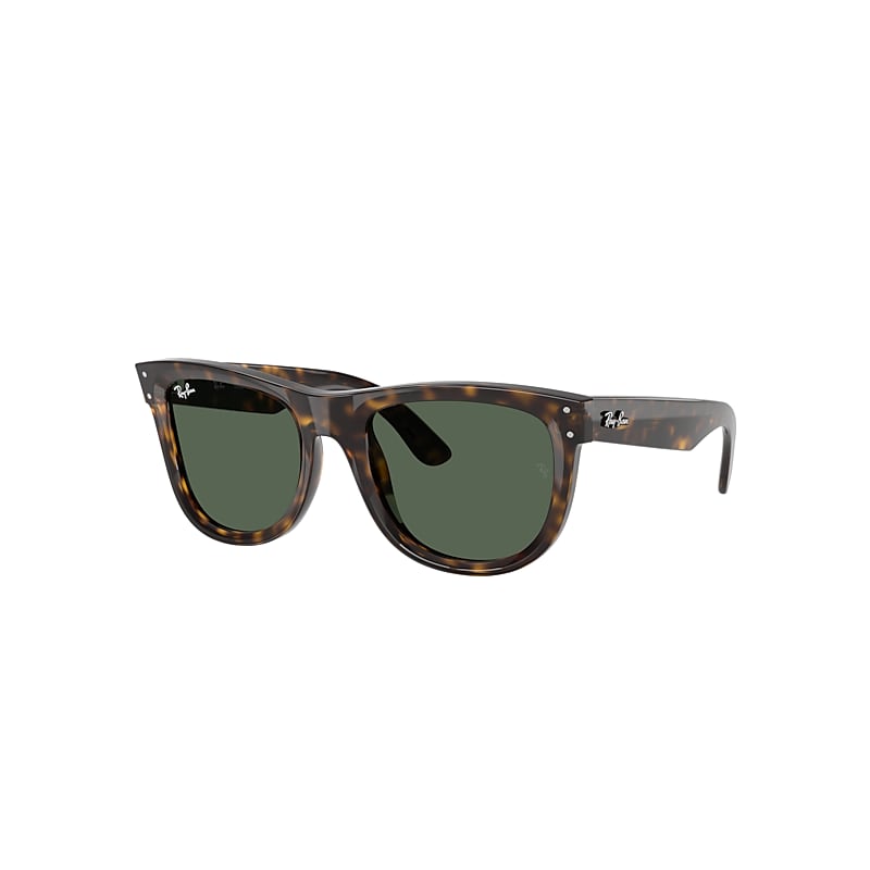 Óculos de Sol Ray-Ban estilo wayfarer.