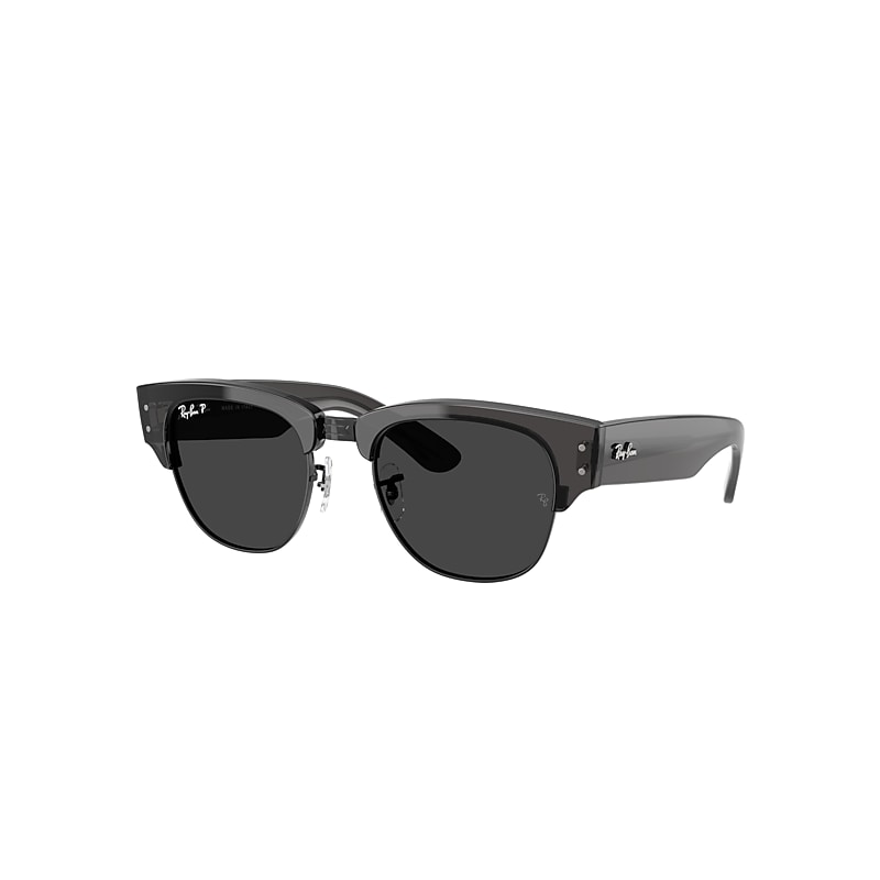 Óculos de Sol Ray-Ban linha Clubmaster.