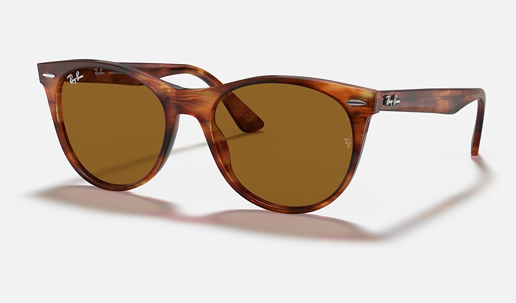 Demontere tynd At sige sandheden Wayfarer Ii Classic Sunglasses in Striped Havana and Brown | Ray-Ban®