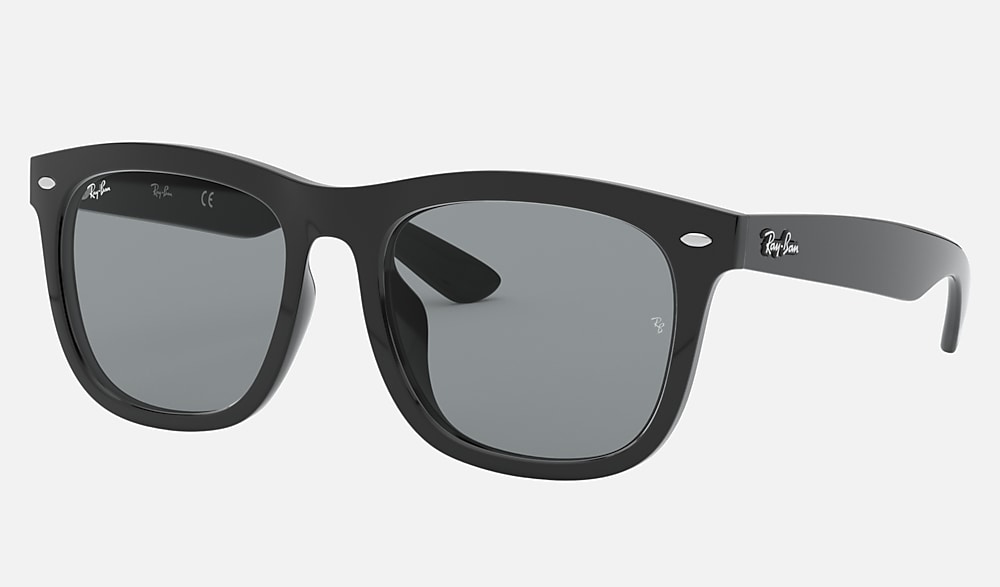 Black Sunglasses in Dark Grey and RB4260D - RB4260D | Ray-Ban®