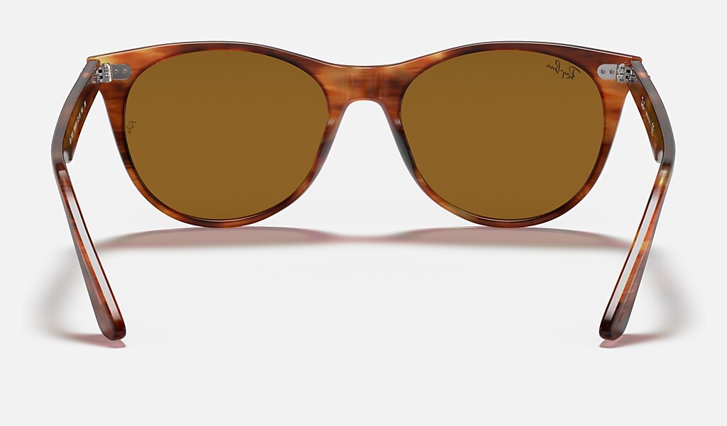 Wayfarer Ii Classic Sunglasses in Striped Havana and Brown | Ray-Ban®