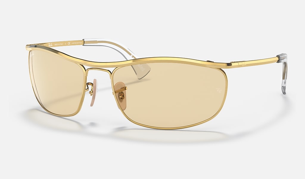 struik Inspecteren Tragisch Olympian I Deluxe Reloaded Sunglasses in Gold and Brown Photochromic | Ray- Ban®