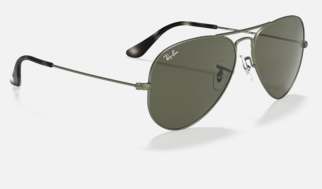 Aviator Classic Sunglasses in Transparent Green and Green | Ray-Ban®