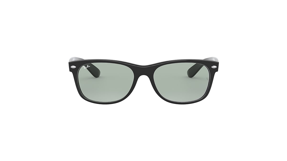NEW WAYFARER CLASSIC Sunglasses in Black and Light Grey NEW WAYFARER CLASSIC Sunglasses in Black and Light Grey