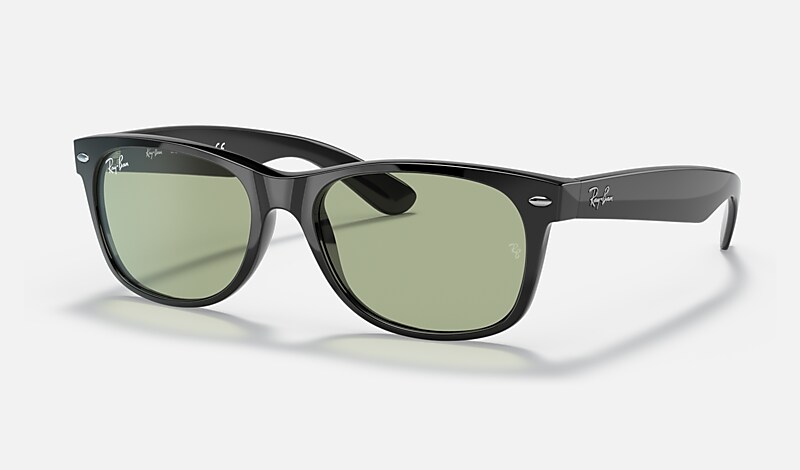 NEW WAYFARER WASHED LENSES Sunglasses in Black and Green - RB2132F