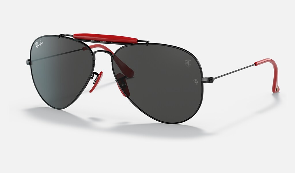 Outdoorsman Scuderia Ferrari Italy Limited Edition Sunglasses in Preto and  Cinzento-escuro | Ray-Ban®