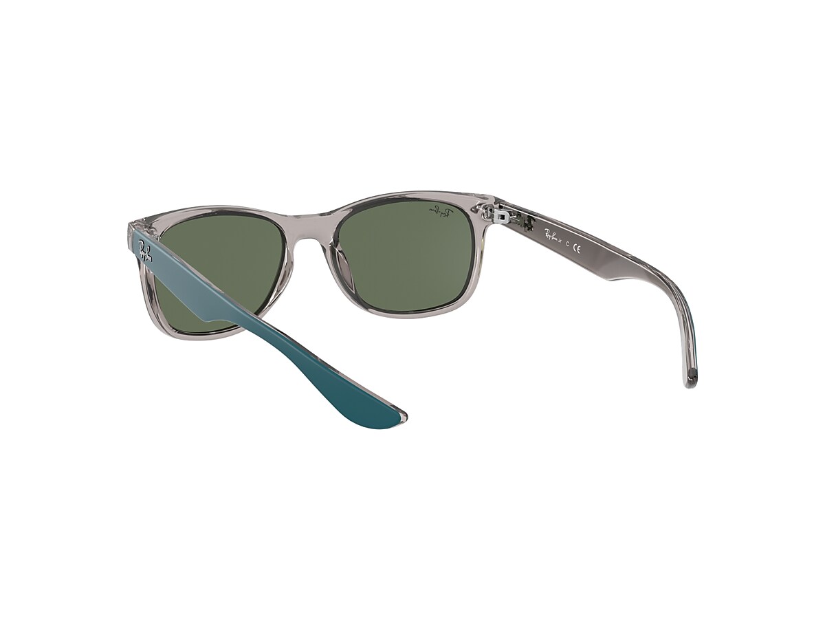 NEW WAYFARER KIDS Sunglasses in Transparent Grey and Green 