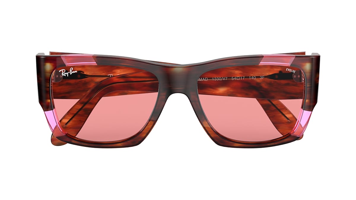 Un par de lentes armazon rojo dice Louis Vuitton