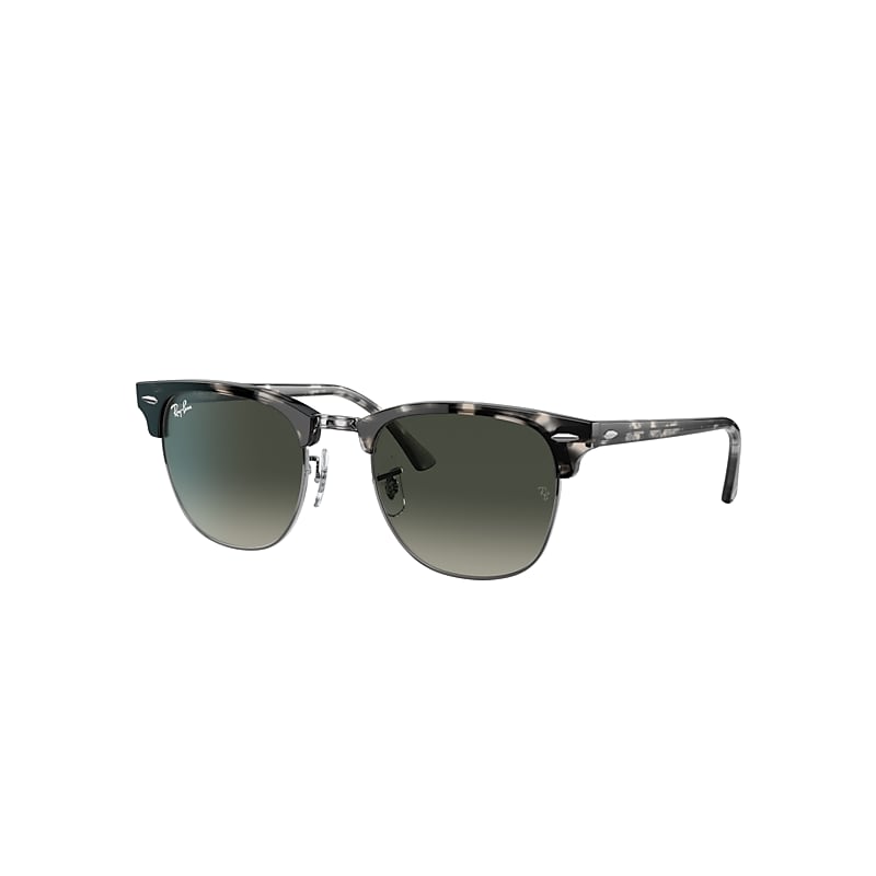 Óculos de Sol Ray-Ban linha Clubmaster.