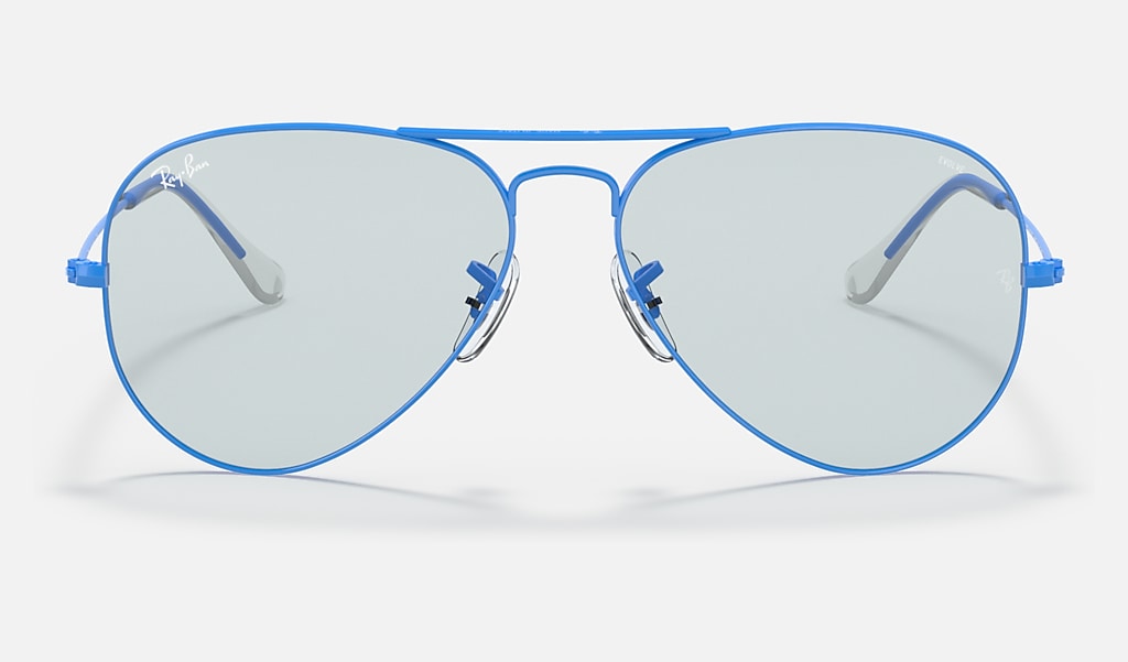 Aviator Solid Evolve Sunglasses in Light Blue and Light Blue/Dark Violet |  Ray-Ban®
