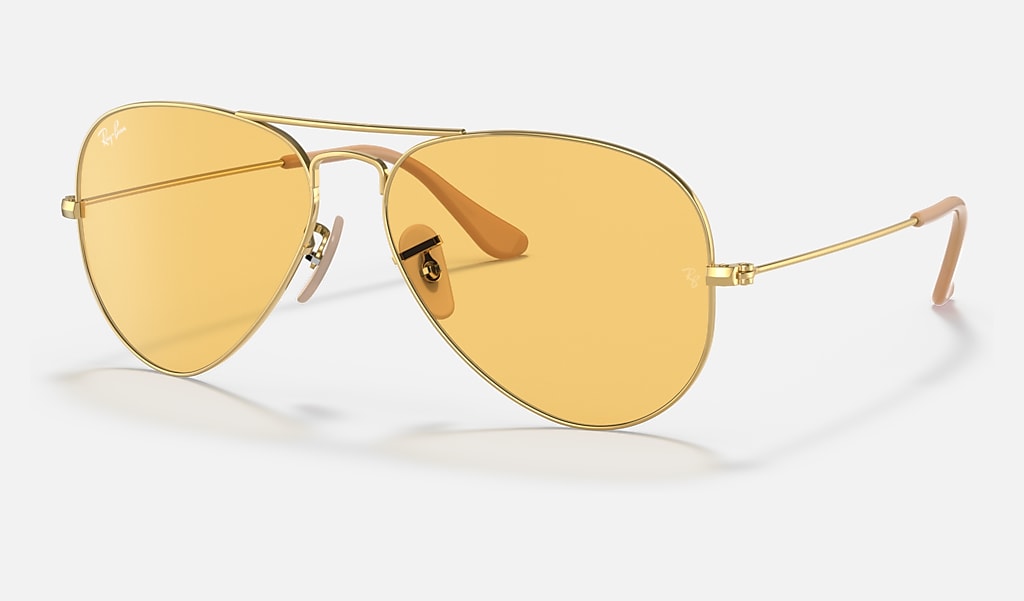 Aviator Ambermatic Sunglasses in Gold and Yellow Photochromic | Ray-Ban®