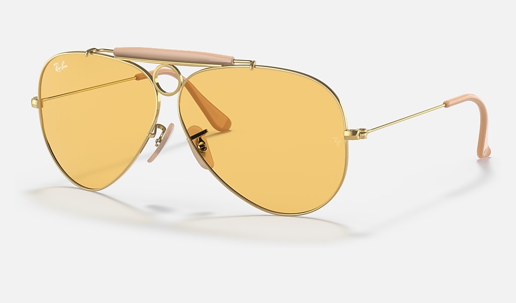 Shooter Sunglasses in Gold and Yellow Photochromic | Ray-Ban®