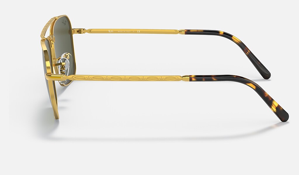 New Caravan Sunglasses in Gold and Green | Ray-Ban®