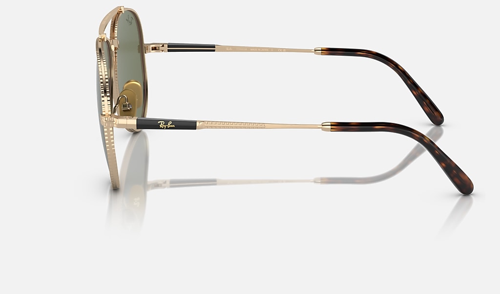 Mannelijkheid Boos worden stijfheid Aviator Ii Titanium Sunglasses in Gold and Green | Ray-Ban®