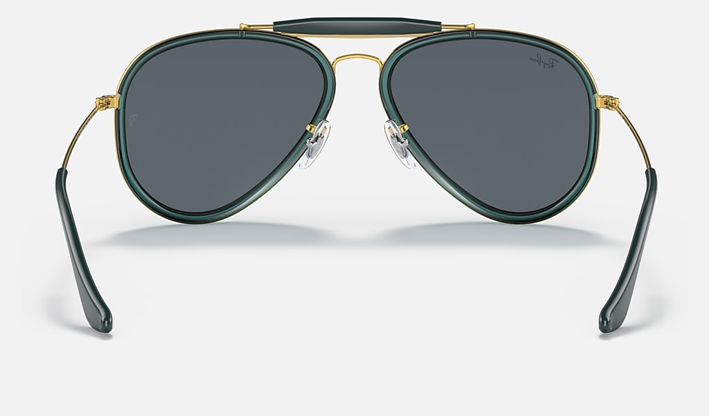 Outdoorsman Sunglasses in Gold and Blue | Ray-Ban®