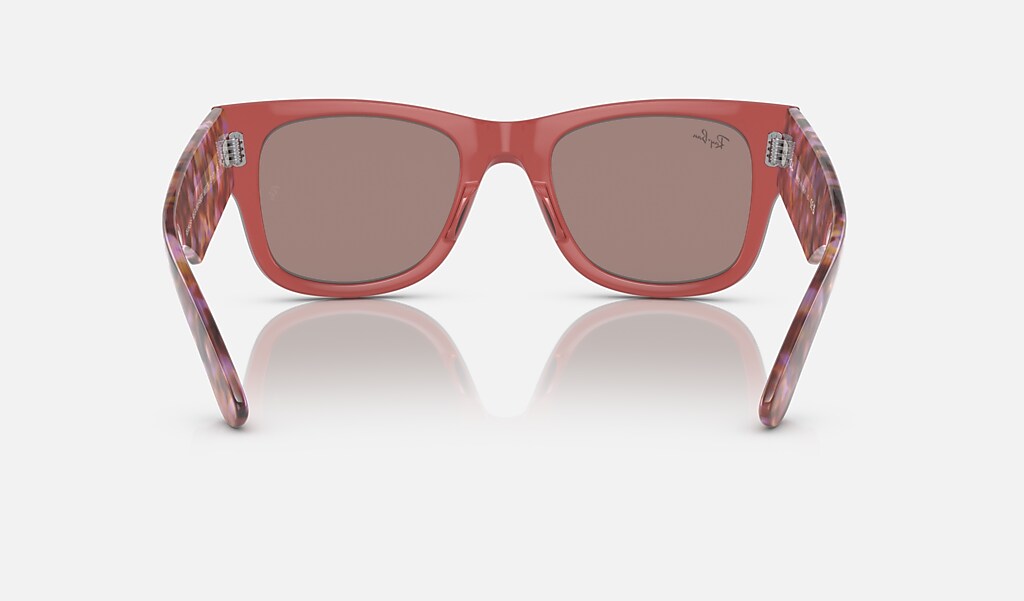 Mega Wayfarer Sunglasses in Transparent Pink and Red | Ray-Ban®