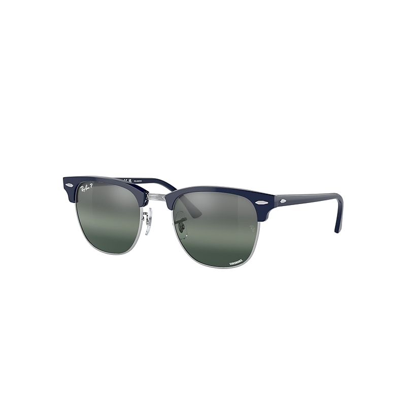 Óculos de Sol Ray-Ban linha Clubmaster.