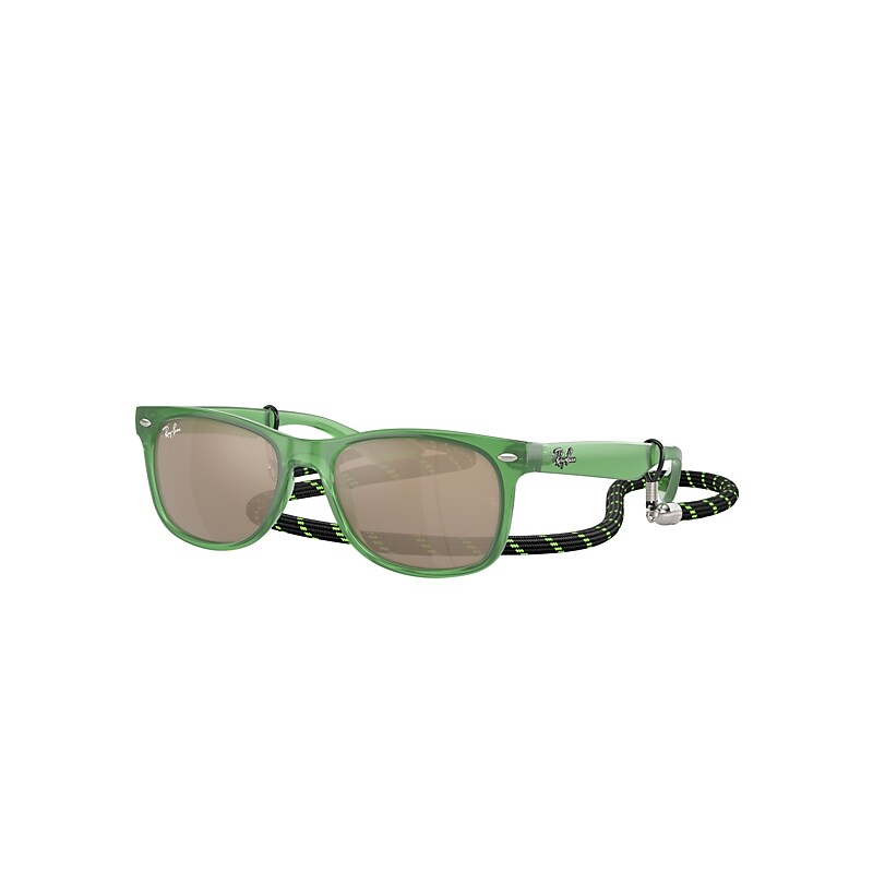 Óculos de Sol Ray-Ban estilo wayfarer.